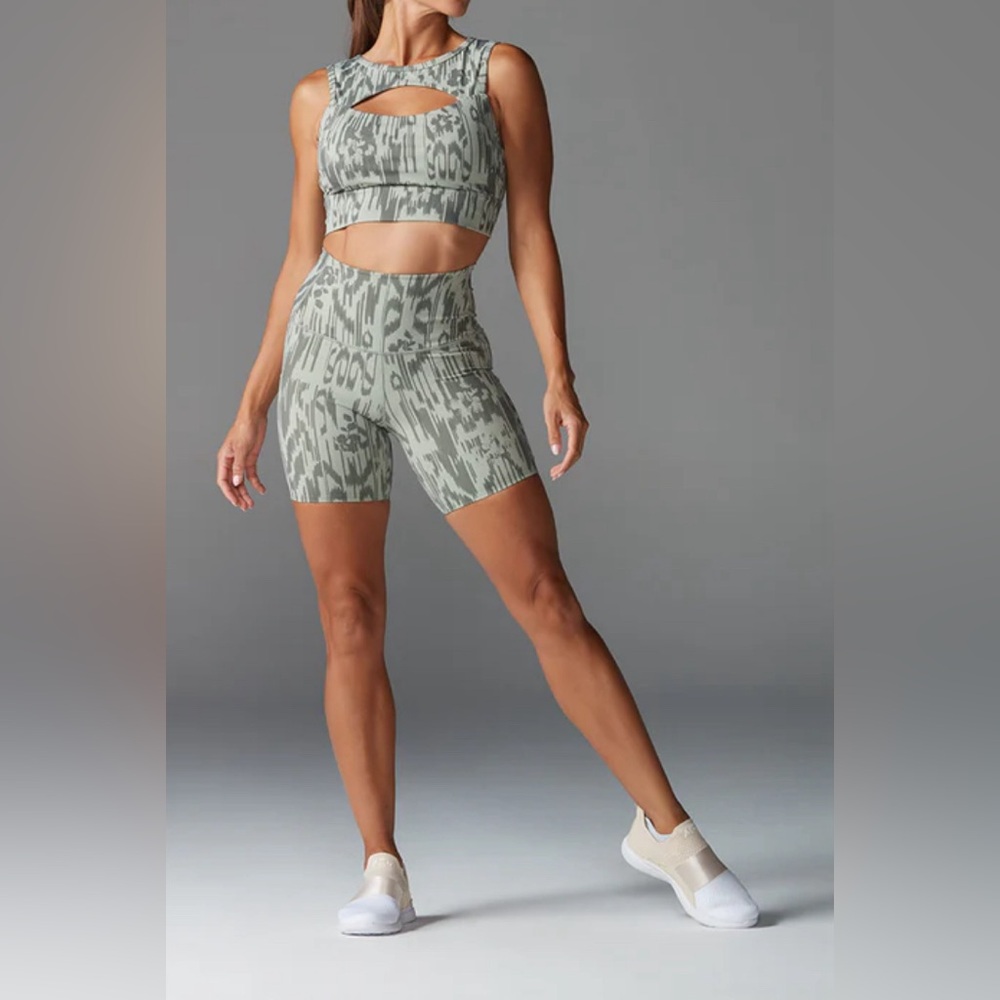 TAVI STASH & DASH BIKER SHORTS CACTUS 🌵 IKAT NWT